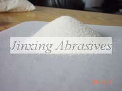 White aluminium oxide